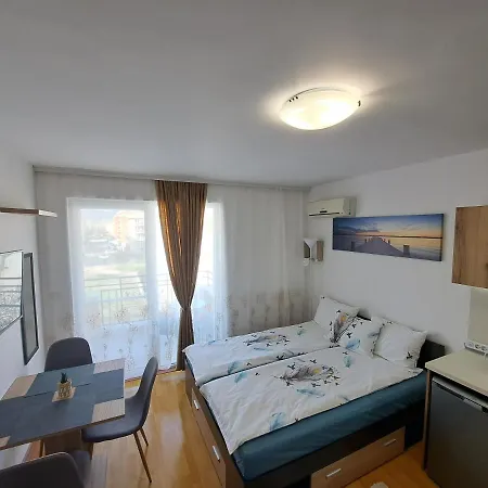 за гости магнолия резиденс Apartment Slantschew brjag